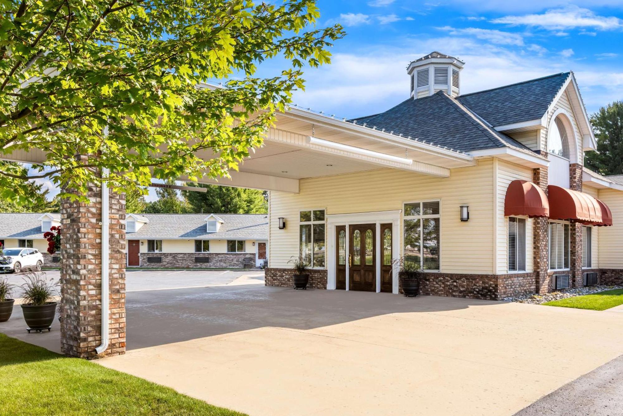 Best Western Of Harbor Springs Motel Exterior photo